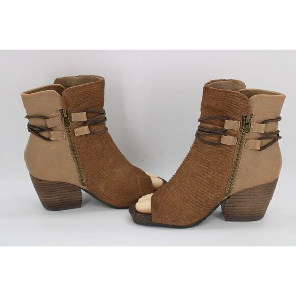 OTBT VAGABOND BOOTIE in the Color OTTER Size 6.5 EUC - Picture 1 of 10